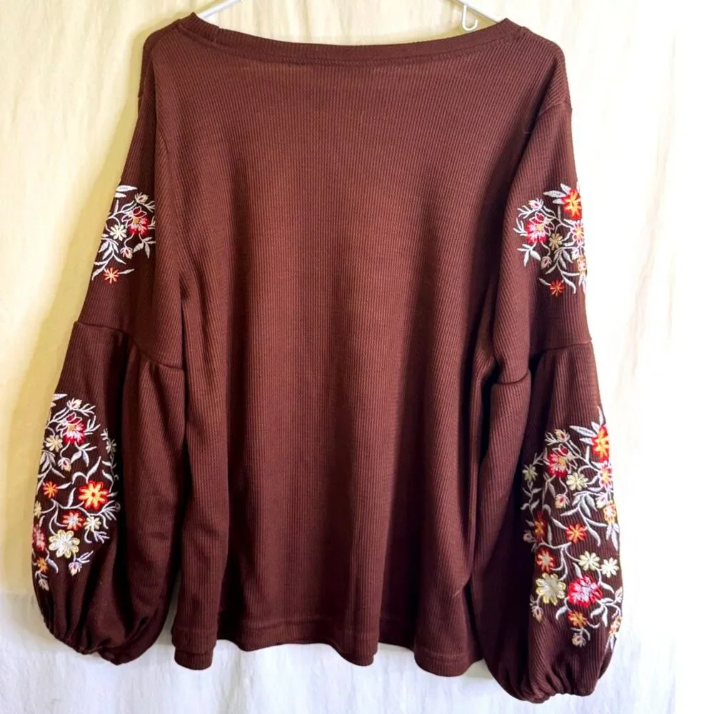 BloomChic Women's Brown Waffle Knit Blouse Floral Embroidery Size 12 - Picture 3 of 9